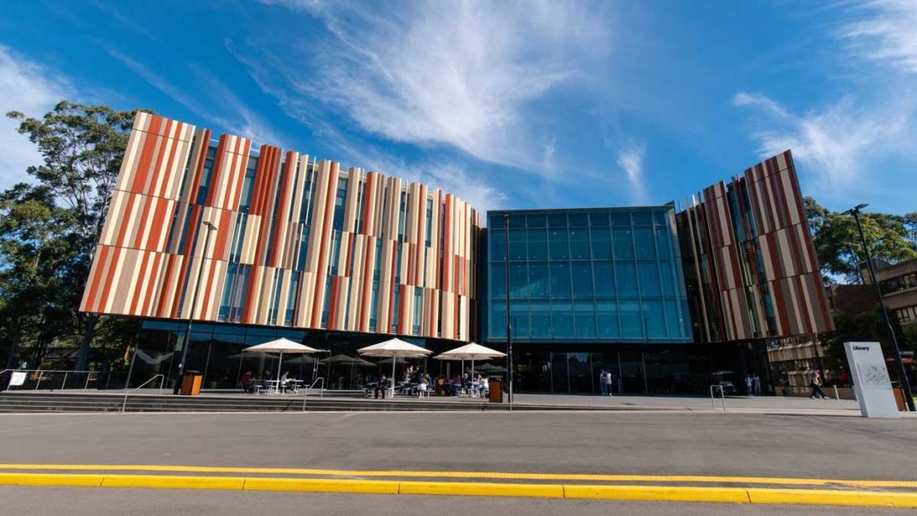 Bunte Außenfassade der Macquarie Universitätsbibliothek als eine der schönsten Bibliotheken weltweit