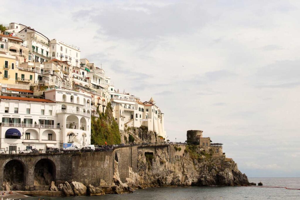 An der Amalfi Küste in Italien endet diese Roadtrip in Europa