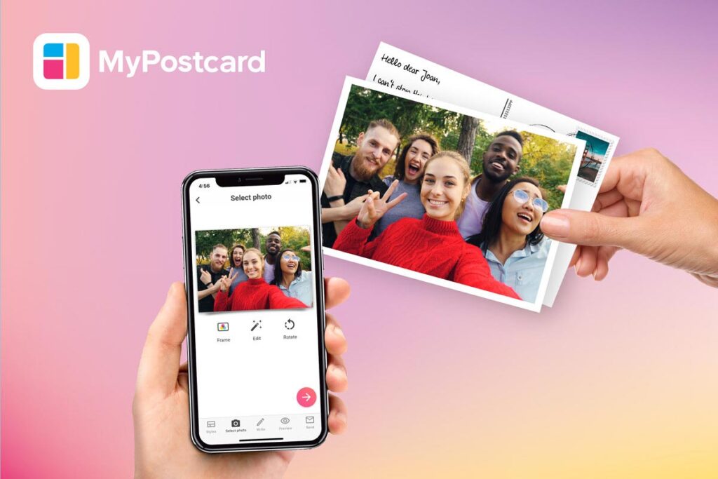 Postkarte im Hand und auf's Handy: MyPostcard ist einer die besten Apps um nah zu bleiben