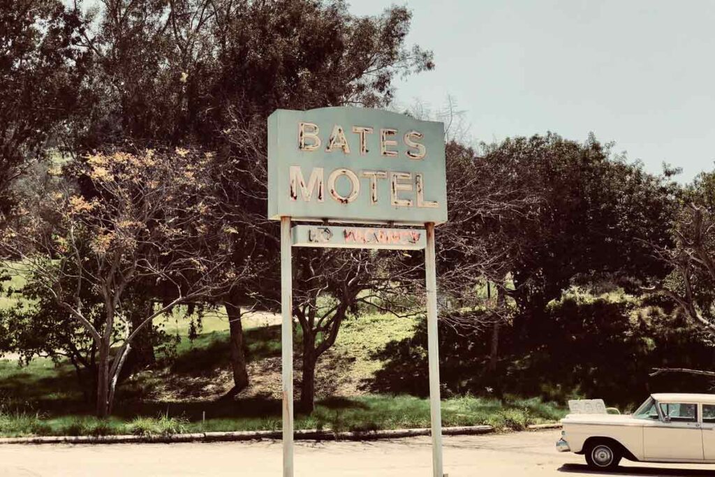 Barnes Motel signage