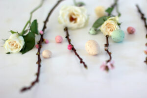 Flowers and Easter eggs like ready for an easy DIY Easter craft for your decor.