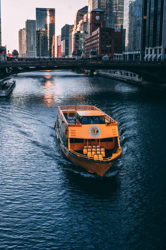A water taxi in Chicago driving down the river