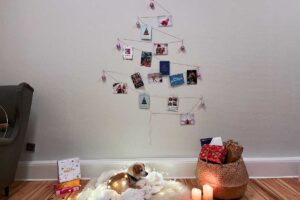 A DIY crafts idea for an alternative Christmas tree made out of displaying your cards