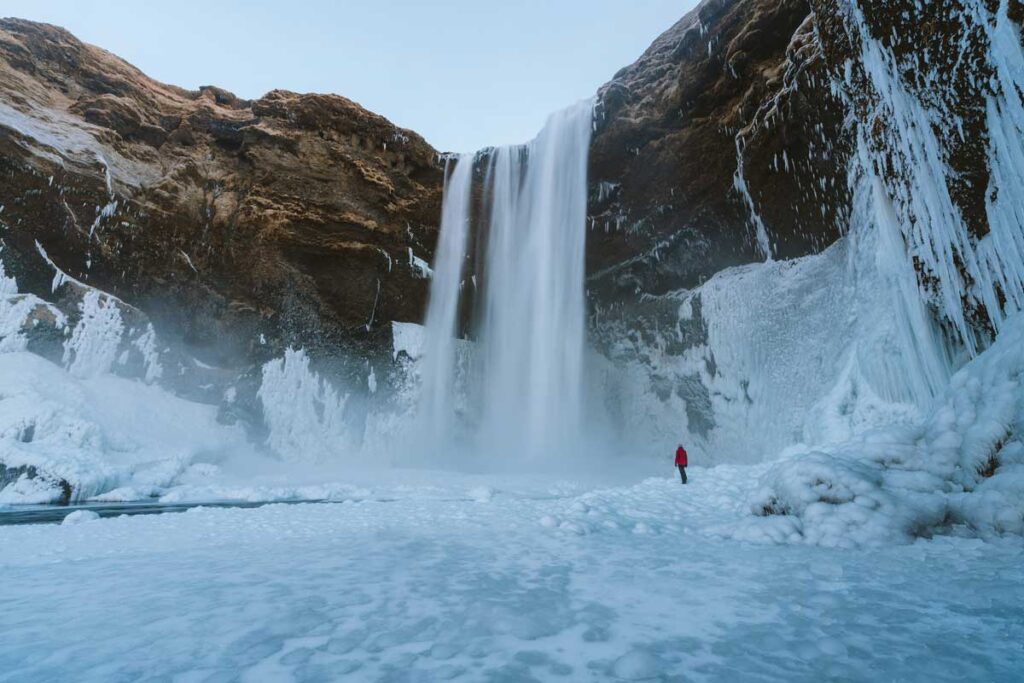 Eine beeindrückende Ort für das Frühjahr ist diese Wasserfall in Island